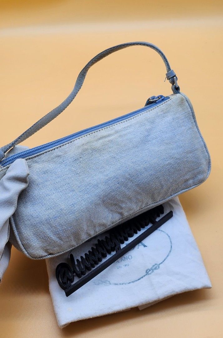 💯authentic prada pochette (Category: Luxury Bags & Wallets) located in Pamplona. Submitted by luxuryitems_ph (Listing ID 1388829843, Image 2). Description: In good condition(needs cleaning) no inclusion.