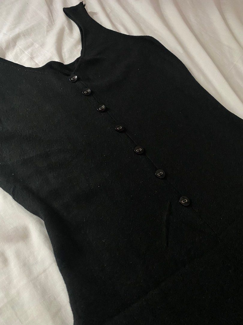Black midi dress - small to medium (Category: Dresses) located in Taguig. Submitted by hellomariie (Listing ID 1388765272, Image 3). Description: Nice fabric Bust 32-34 Waistline 27-28 Length is 41 inches.
