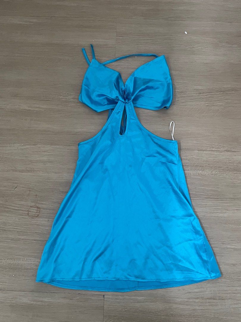 Blue Satin Backless Party Dress (Category: Dresses) located in Cainta. Submitted by aroserod (Listing ID 1388781661, Image 1). Description: .