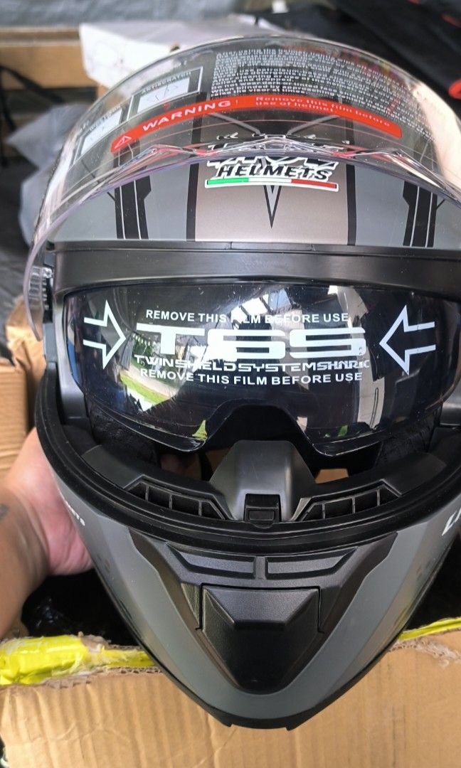 BNEW LICE Helmet XL Modular Matte Gray double visor (Category: Helmets and other Riding Gears) located in Cavite. Submitted by cappfinds86177 (Listing ID 1388884315, Image 1). Description: unused no box di nagamit nakatabi lang gentri cavite loc.
