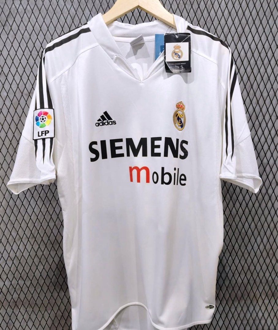 BNWT #9 R9 Ronaldo REAL MADRID HOME 2004-05 football jersey/kit rare/retro/vintage (Category: Activewear) located in Singapore. Submitted by dreamsstore (Listing ID 1388863034, Image 2). Description: BNWT #9 R9 Ronaldo REAL MADRID HOME 2004-05 jersey !! Jersey in a very good condition for its age ! SIZE : L ❗️❗️❗️ Pit : 22-23 inches Length : 29-30 inches FREE POSTAGE INCLUDED FOR ALL SHIRTS🎉🎉🎉 Some bobbling is expected for retro jerseys but co