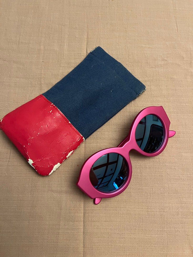 BRAND NEW Le Specs Sunglasses (Category: Sunglasses & Eyewear) located in Mandaluyong City. Submitted by anartechoke (Listing ID 1388832602, Image 1). Description: Brand new, never used. Original case stored, the leatherette part is peeling. .