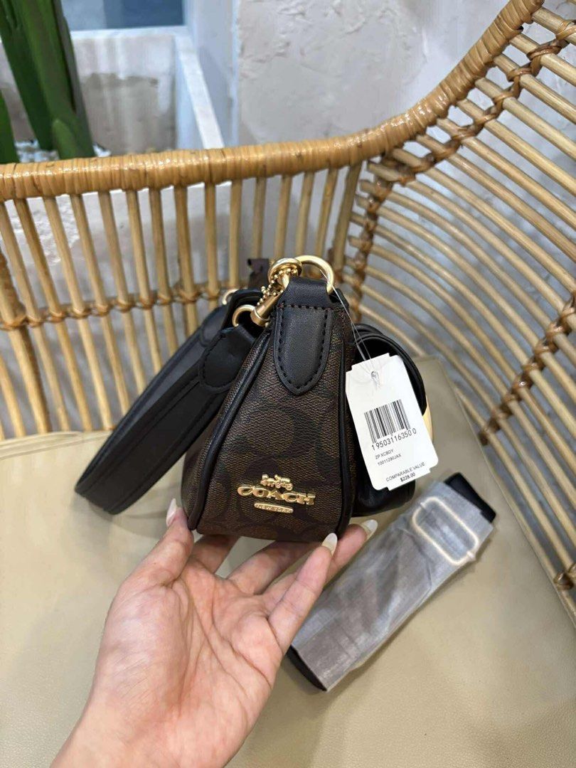 Coach Ashton Baguette (Vietnam Made) (Category: Luxury Bags & Wallets) located in Pagsanjan. Submitted by jecay00 (Listing ID 1388714564, Image 3). Description: Materials are like the original/authentic ones. What u see is what u get! It is really made from hard materials and not like top grade ones. If you do not have enough budget for real ones. This us the best option! Gcash payment first then ship via j&t/flash. TYIA! .