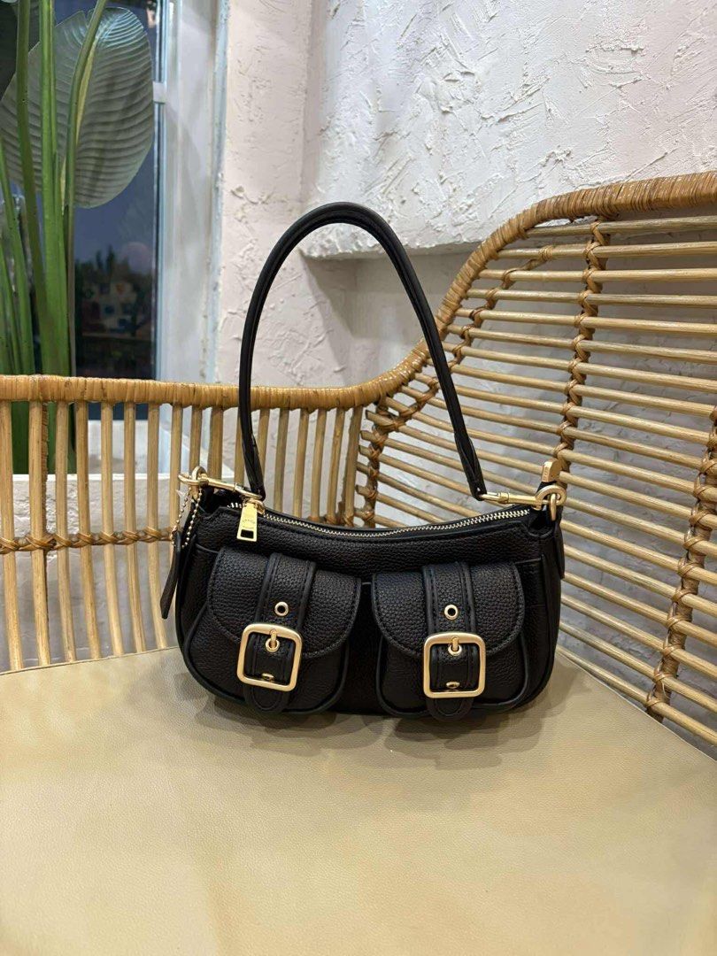 Coach Ashton Baguette (Vietnam Made) (Category: Luxury Bags & Wallets) located in Pagsanjan. Submitted by jecay00 (Listing ID 1388714564, Image 1). Description: Materials are like the original/authentic ones. What u see is what u get! It is really made from hard materials and not like top grade ones. If you do not have enough budget for real ones. This us the best option! Gcash payment first then ship via j&t/flash. TYIA! .