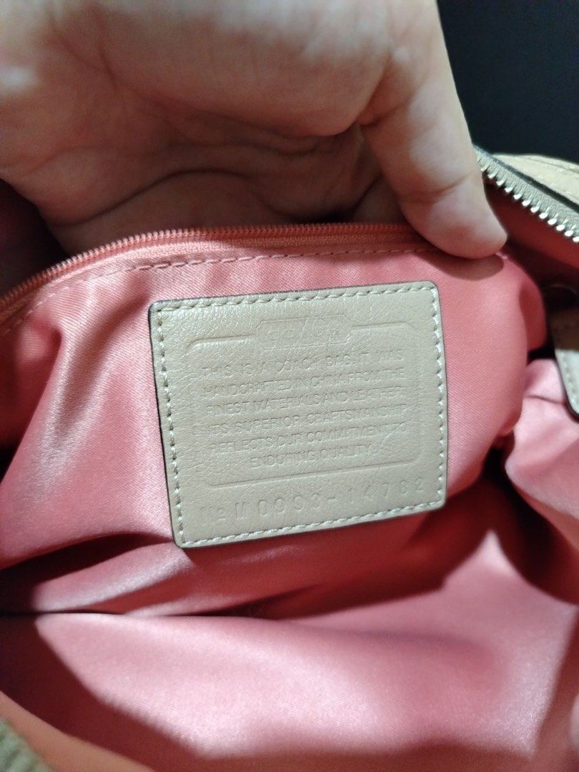Coach Kristin Leather Satchel (Category: Luxury Bags & Wallets) located in San Fernando. Submitted by luckyfindsco (Listing ID 1388763938, Image 3). Description: Selling low.