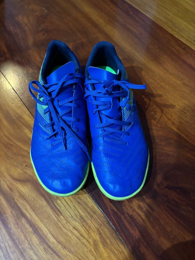 Decathlon Soccer Shoes (Category: Sneakers) located in Pasig City. Submitted by modernbazaar (Listing ID 1388847924, Image 1). Description: Used 3 times only because did not end up doing soccer, sole and sides in good condition, color still vibrant. Purchased from Decathlon. .