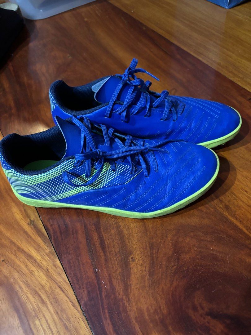 Decathlon Soccer Shoes (Category: Sneakers) located in Pasig City. Submitted by modernbazaar (Listing ID 1388847924, Image 2). Description: Used 3 times only because did not end up doing soccer, sole and sides in good condition, color still vibrant. Purchased from Decathlon. .