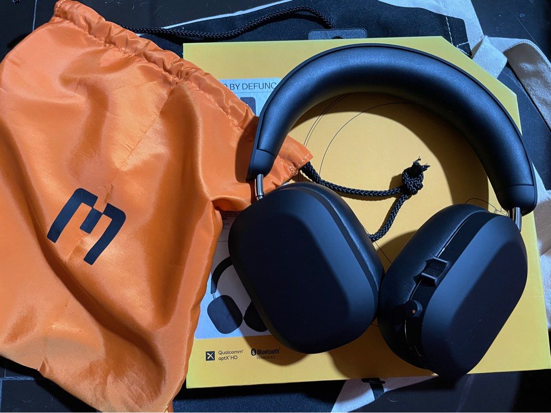 Defunc by mondo headset (Category: Headphones & Headsets) located in Quezon City. Submitted by miku_i (Listing ID 1388761984, Image 2). Description: Used once only during travel Good as new Rfs: not being used anymore.