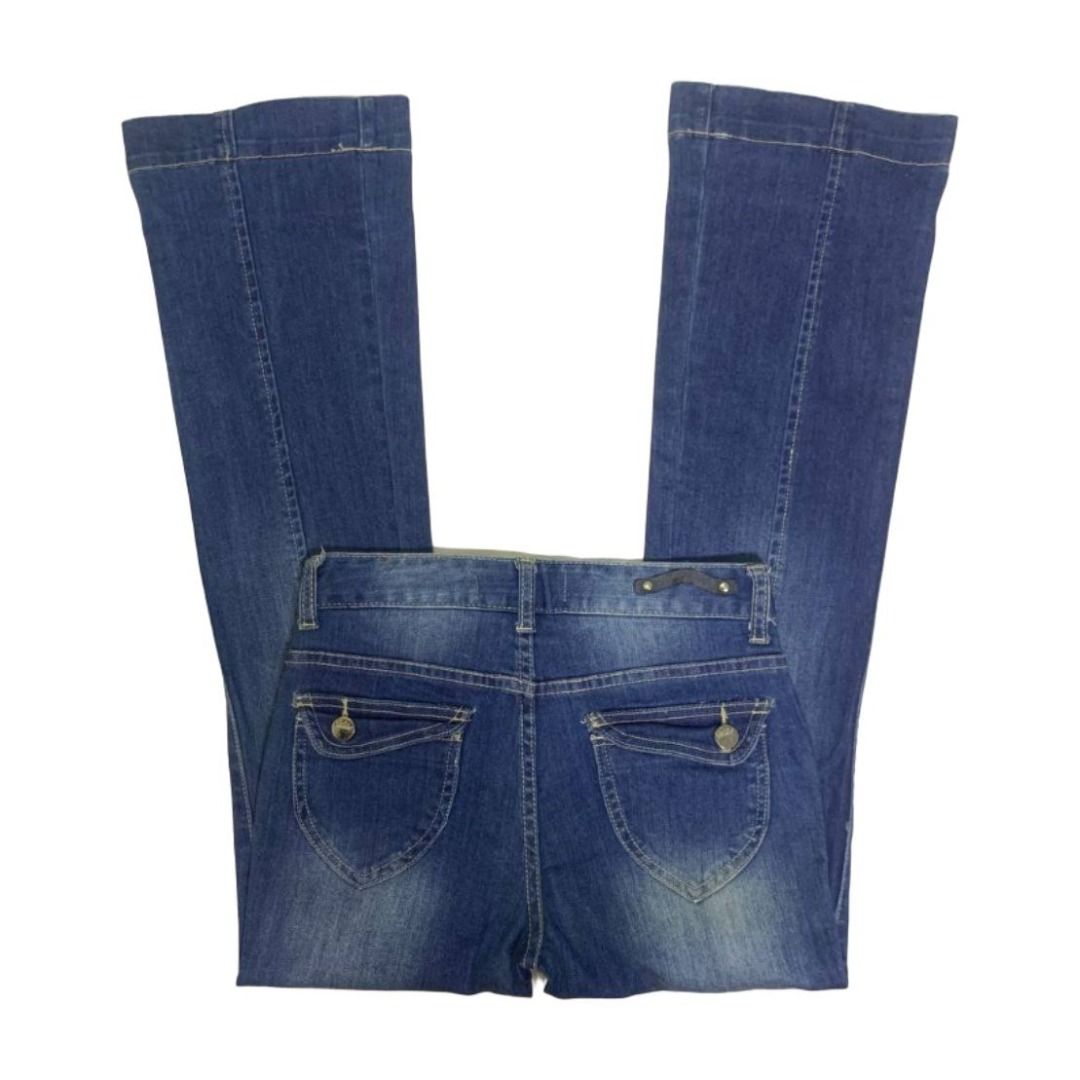 flap pocket bootcut jeans semi-flared denim pants (Category: Jeans) located in Arayat. Submitted by capymelon (Listing ID 1388769657, Image 1). Description: brand: udot in tape measurement waist : 27" length : 38" rise : 9" (mid) leg hole : 8.5" (bootcut) issue : none ₱350 message me for more info/pics !! pls read ↓ 📍 pampanga mop : gcash courier : j&t (sf is ₱54-79) pls do not make an offer if you cannot shoulder the sf rate].