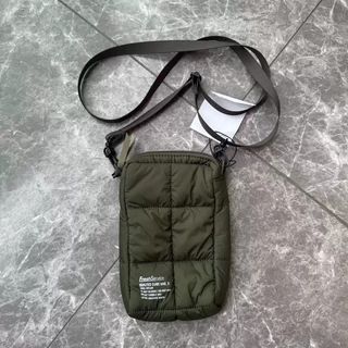 (Category: ) located in . Submitted by thriftlet (Listing ID 1388913005, Image 1). Description: .