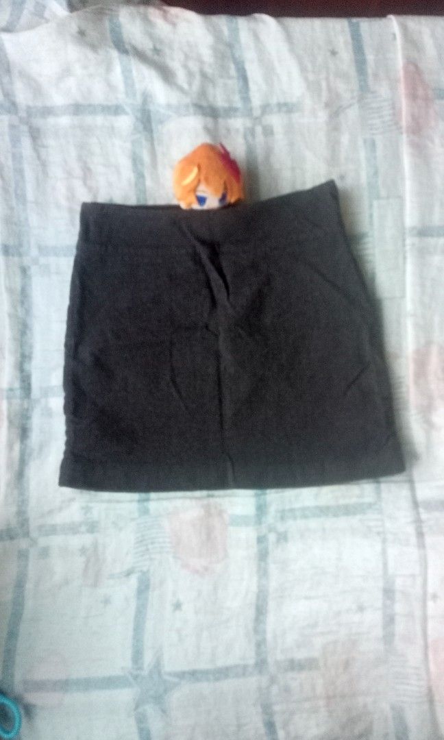 Fuzzy Office Siren Black Skirt (Category: Skirts) located in Manila. Submitted by peterparkedcar (Listing ID 1388758222, Image 1). Description: Black Fuzzy Mini Skirt 👕 Description: very textured, with lining so it isn't itchy, zipper on the side 👕 Condition: never worn 🛍️ Reason for Selling: post ukay clarity 🛍️ Place of Origin: bought from baguio!! 🚛 Payment Method: GCash + Paymaya 🚛 Mode of Transaction: Delivery, Meetup 🚛 Delivery Optio