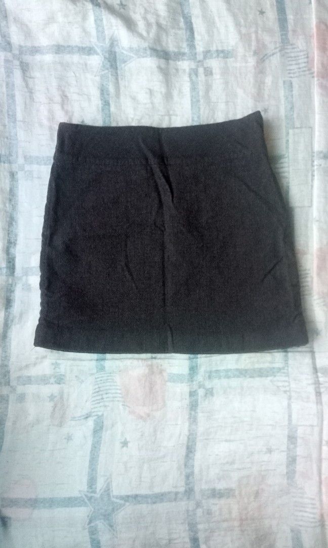Fuzzy Office Siren Black Skirt (Category: Skirts) located in Manila. Submitted by peterparkedcar (Listing ID 1388758222, Image 2). Description: Black Fuzzy Mini Skirt 👕 Description: very textured, with lining so it isn't itchy, zipper on the side 👕 Condition: never worn 🛍️ Reason for Selling: post ukay clarity 🛍️ Place of Origin: bought from baguio!! 🚛 Payment Method: GCash + Paymaya 🚛 Mode of Transaction: Delivery, Meetup 🚛 Delivery Optio