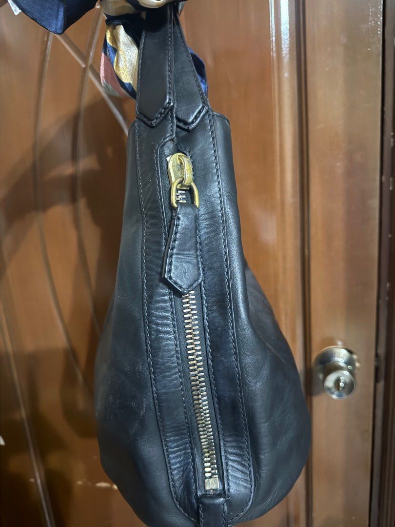 GIVENCHY HOBO AUTHENTIC (Category: Luxury Bags & Wallets) located in Zamboanga. Submitted by appletrish08259 (Listing ID 1388848362, Image 3). Description: NORMAL SIGNS OF WEAR RACCAGNI ZIPPERS COLOR 8/10 AS IS With code.