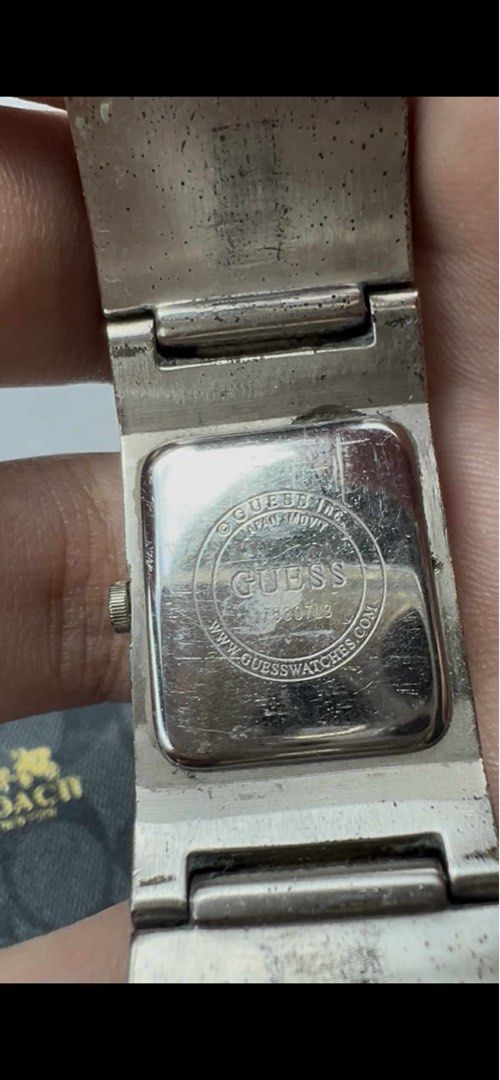 Guess Fashion Silver Watch (Category: Women's Watches) located in Balanga. Submitted by stan.pt (Listing ID 1388774862, Image 2). Description: - Vintage Watch - pwede pa po siya palinis, para medyo mawala dumi - wala na po kasi kaming time ipalinis.