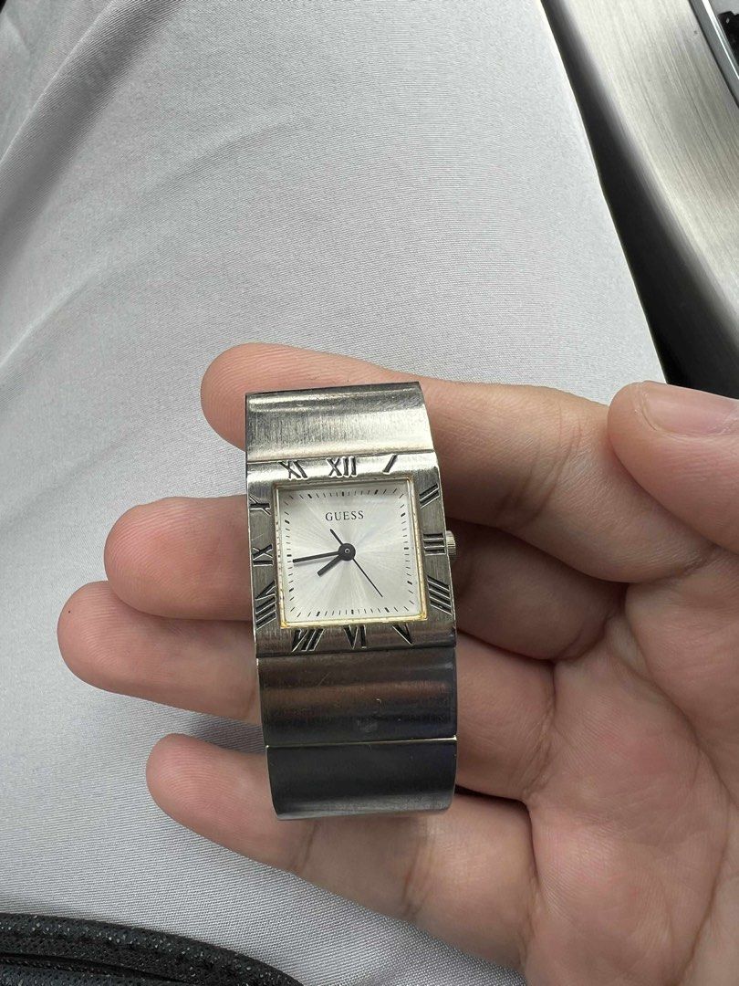 Guess Fashion Silver Watch (Category: Women's Watches) located in Balanga. Submitted by stan.pt (Listing ID 1388774862, Image 1). Description: - Vintage Watch - pwede pa po siya palinis, para medyo mawala dumi - wala na po kasi kaming time ipalinis.