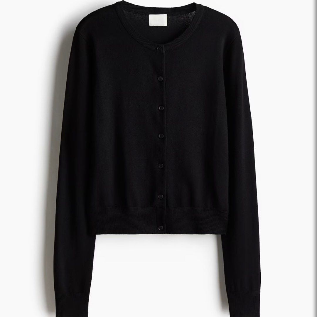 h&m fine-knit cardigan (Category: Coats, Jackets and Outerwear) located in Cainta. Submitted by e11ise (Listing ID 1388854279, Image 1). Description: rarely used last pic for when worn rfs: have the same cardigan .