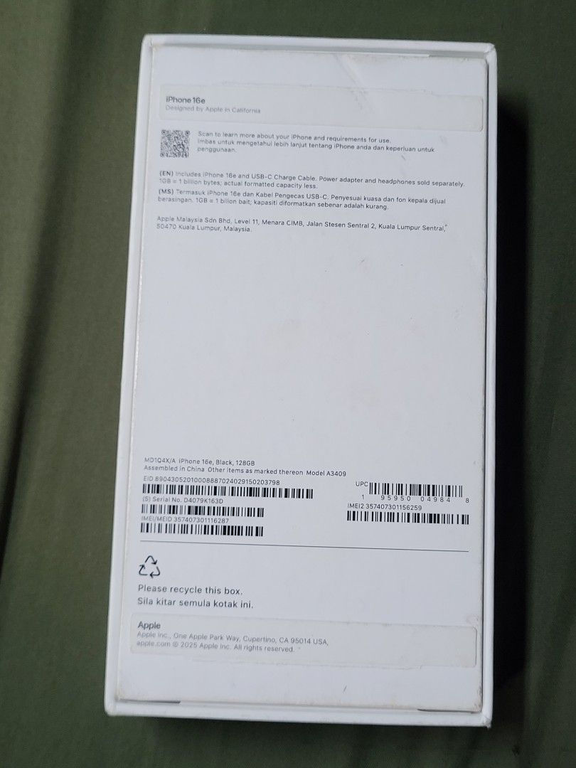 iPhone 16e 128gb (Category: iPhone 16 Series) located in Quezon City. Submitted by mhikadrianne (Listing ID 1388751414, Image 3). Description: iPhone 16e Bought from Singapore RFS: Extra phone, pagod na akong magcharge. nagiging alarm clock lang..