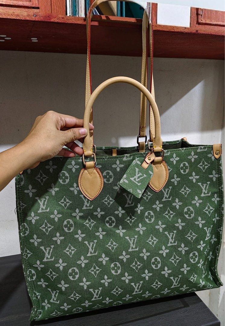 LV Tote Japan Sourced (Category: Luxury Bags & Wallets) located in Olongapo. Submitted by earthangel_beng (Listing ID 1388801317, Image 1). Description: Decluterring.