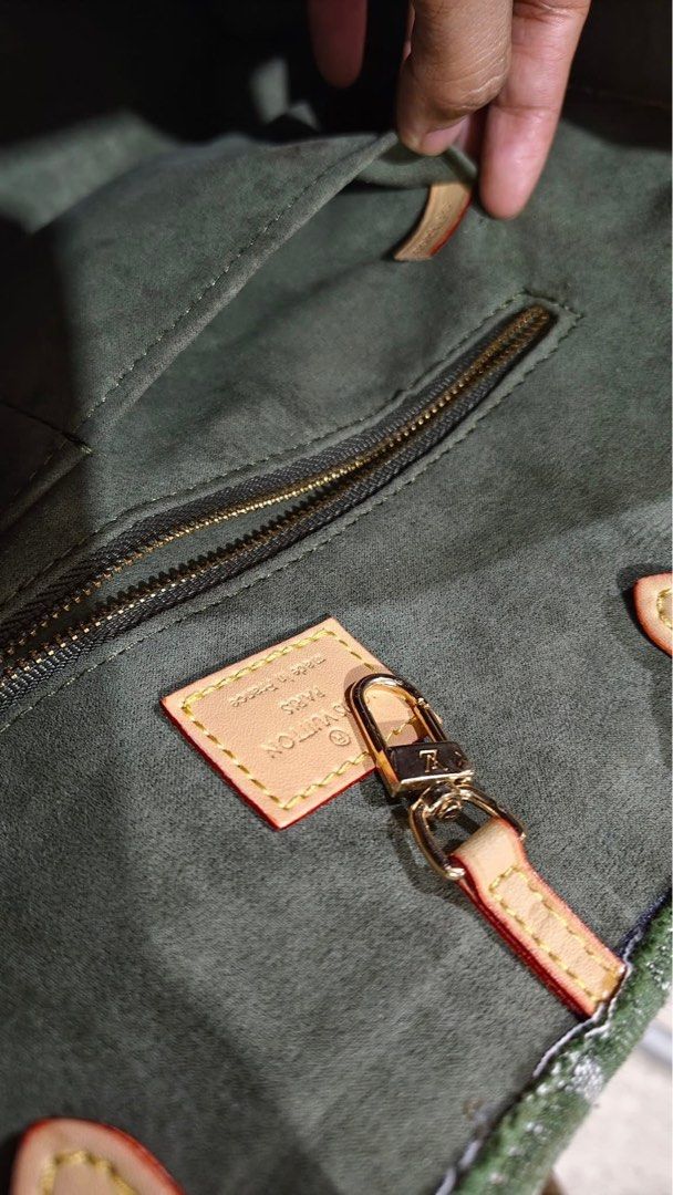 LV Tote Japan Sourced (Category: Luxury Bags & Wallets) located in Olongapo. Submitted by earthangel_beng (Listing ID 1388801317, Image 3). Description: Decluterring.