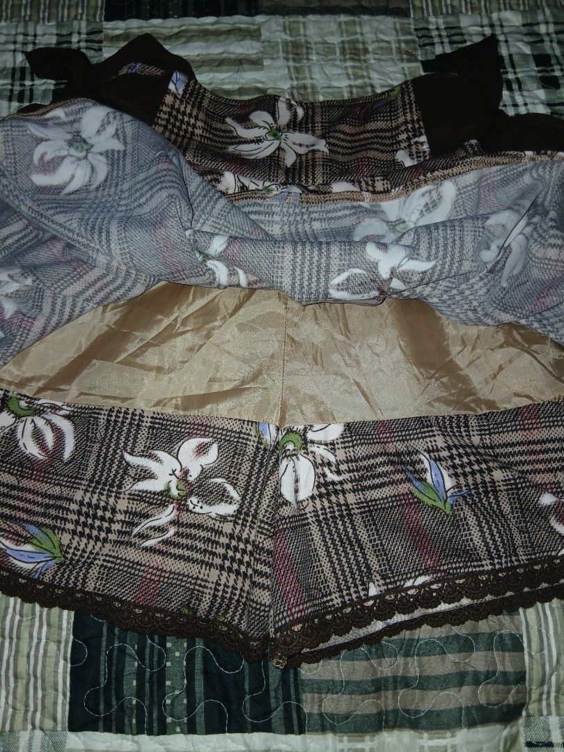 Liz Lisa Brown Plaid Skirt (Category: Skirts) located in Bongabong. Submitted by del_argent (Listing ID 1388910832, Image 3). Description: w-24-30 l-16.