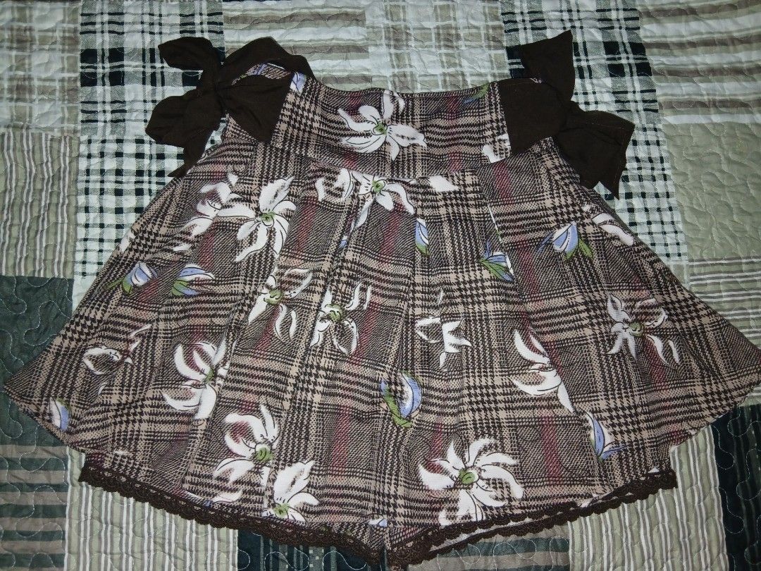 Liz Lisa Brown Plaid Skirt (Category: Skirts) located in Bongabong. Submitted by del_argent (Listing ID 1388910832, Image 1). Description: w-24-30 l-16.