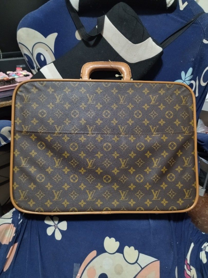 LOUIS VUITTON VINTAGE BRIEFCASE ECLAIR ZIPPER 70's (Category: Luxury Bags & Wallets) located in Bulacan. Submitted by THA_D_THRIFT (Listing ID 1388806317, Image 2). Description: FRESH FROM JAPAN SOURCE EXCELLENT CONDITION ECLAIR ZIPPER WORKING ZIPPER ANDYN NA PO COMPLETE DETAILS THANK YOU.