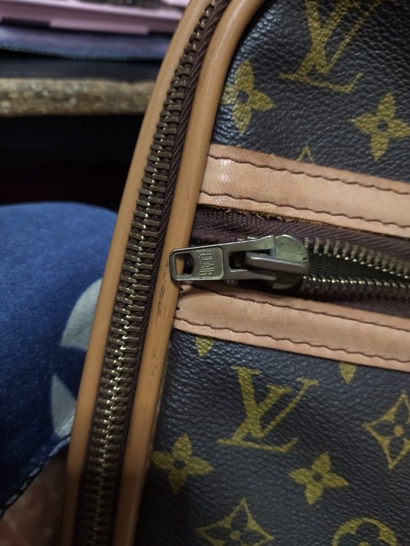 LOUIS VUITTON VINTAGE BRIEFCASE ECLAIR ZIPPER 70's (Category: Luxury Bags & Wallets) located in Bulacan. Submitted by THA_D_THRIFT (Listing ID 1388806317, Image 3). Description: FRESH FROM JAPAN SOURCE EXCELLENT CONDITION ECLAIR ZIPPER WORKING ZIPPER ANDYN NA PO COMPLETE DETAILS THANK YOU.