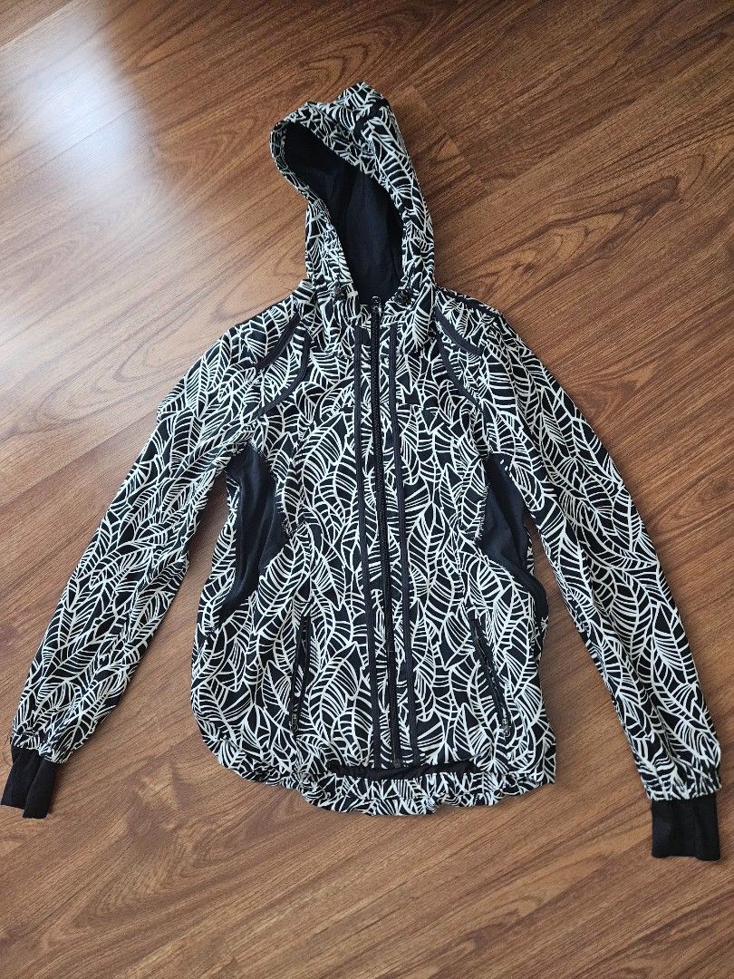 Lululemon jacket (Category: Activewear) located in Kuala Lumpur. Submitted by fnspringclean (Listing ID 1388763549, Image 1). Description: Lululemon Downtime soft shell jacket. Good condition. Authentic..