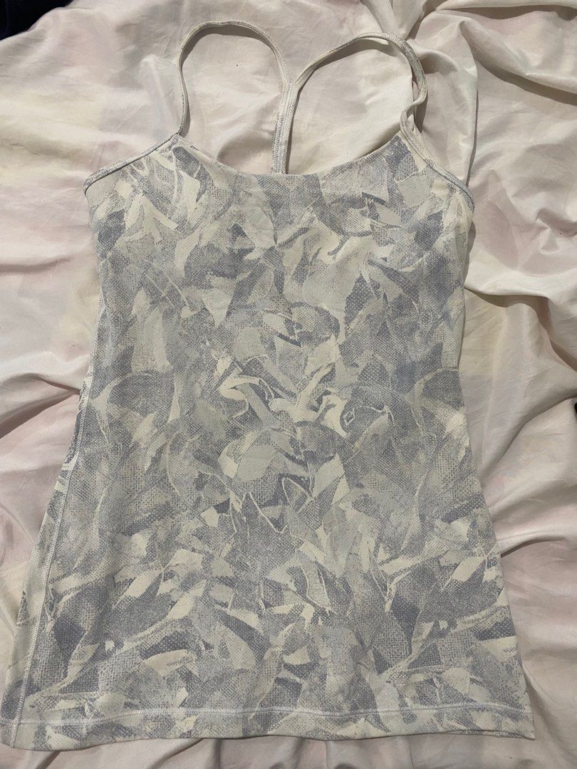 LULULEMON YOGA/GYM TANK TOP (Category: Activewear) located in Manila. Submitted by ynnpreloved (Listing ID 1388802997, Image 1). Description: Lululemon Top With Bra Slot Dot 6 Shipping via j&t.