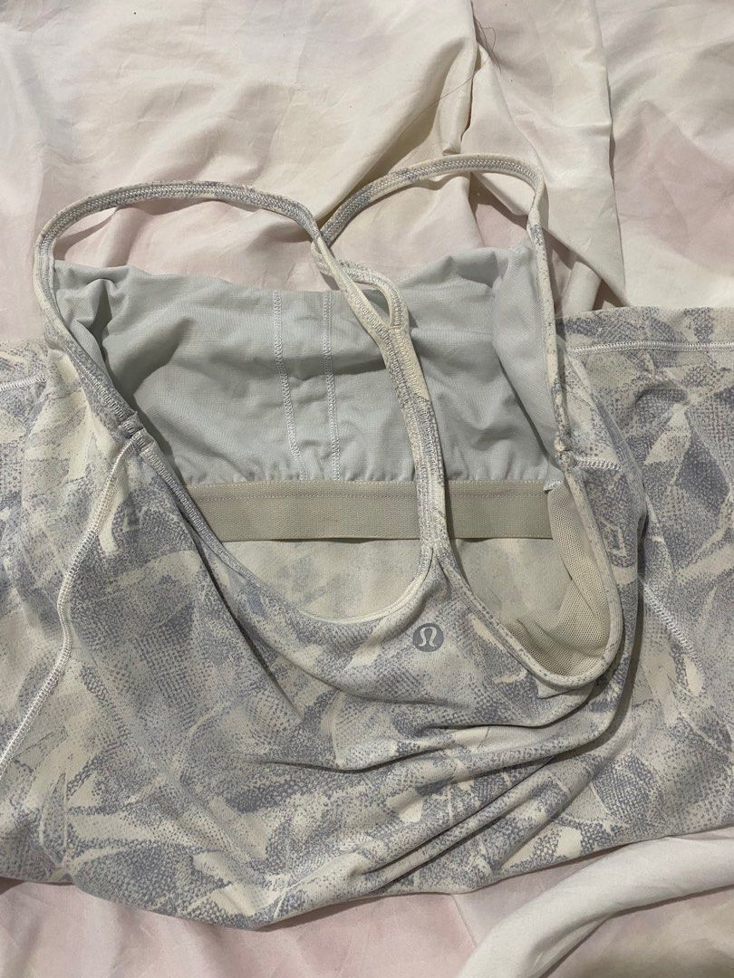 LULULEMON YOGA/GYM TANK TOP (Category: Activewear) located in Manila. Submitted by ynnpreloved (Listing ID 1388802997, Image 3). Description: Lululemon Top With Bra Slot Dot 6 Shipping via j&t.
