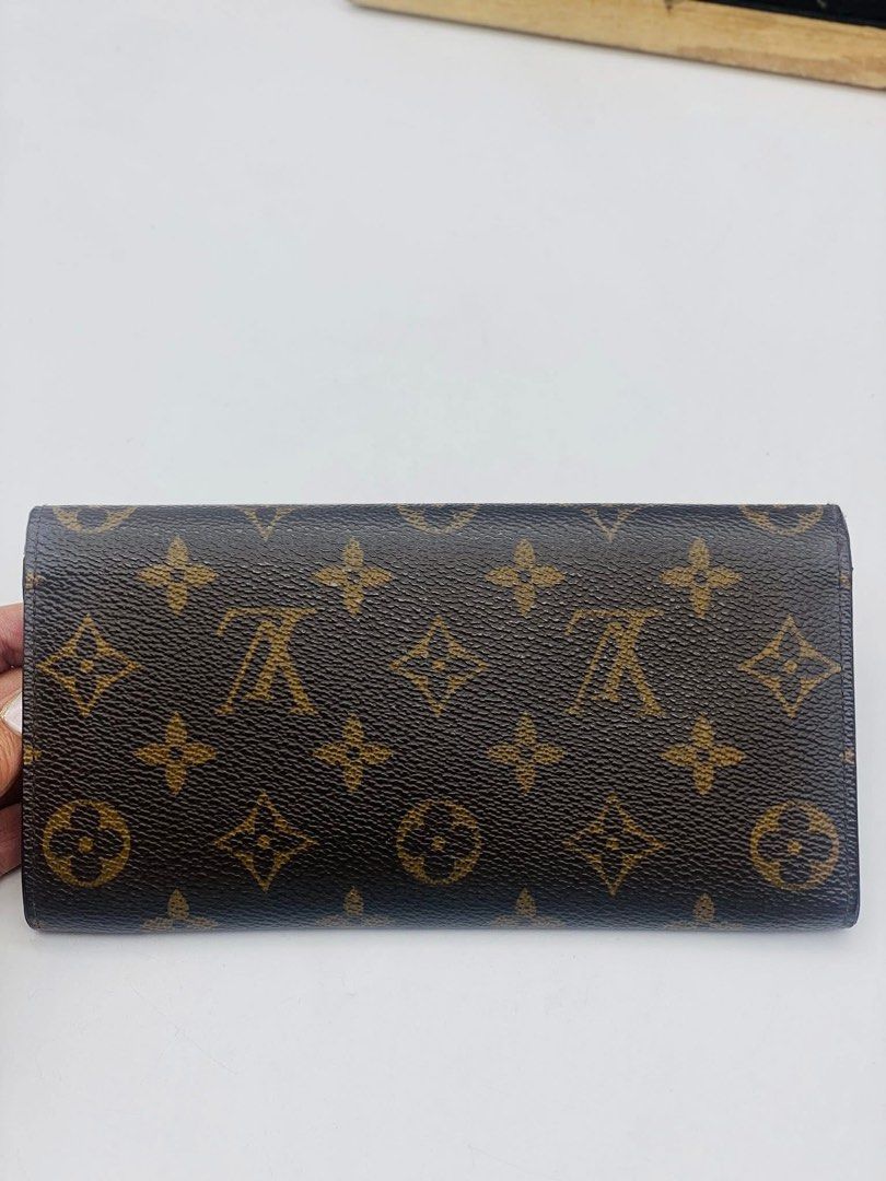 Lv Emilie Wallet (Category: Luxury Bags & Wallets) located in Cavite. Submitted by checherosales (Listing ID 1388708945, Image 3). Description: Dm us if interested .
