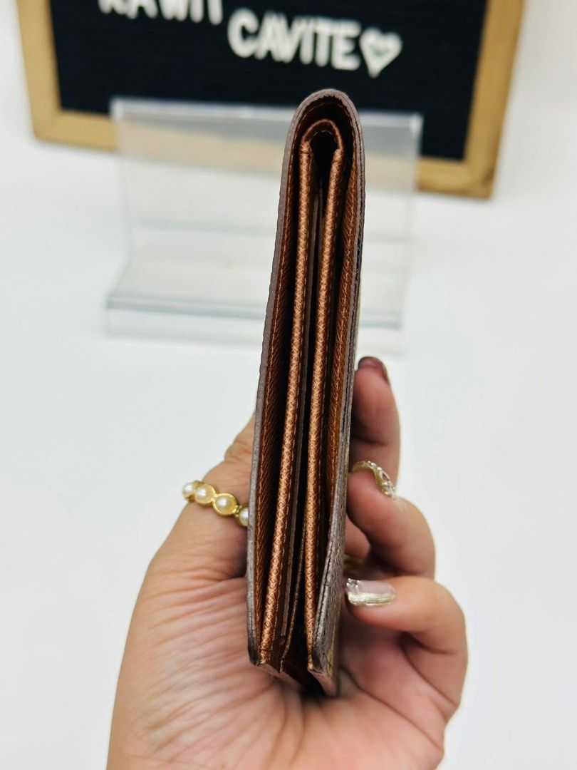 Lv Mens Wallet (Category: Luxury Bags & Wallets) located in Cavite. Submitted by checherosales (Listing ID 1388708400, Image 3). Description: Feel free to dm us if interested. May provide detailed photos..