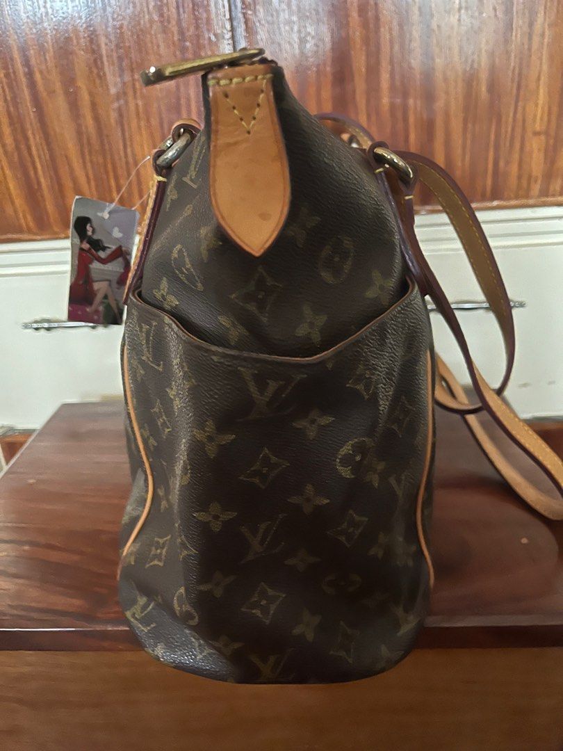 SALE LV MONOGRAM CANVAS TOTE BAG (Category: Luxury Bags & Wallets) located in Lucena. Submitted by unnieskollegsyeononlineshop (Listing ID 1388765499, Image 3). Description: Preloved. From Korea. Lightly used. Height - 28 cms. Length - 32 cms. Width - 17 cms. .