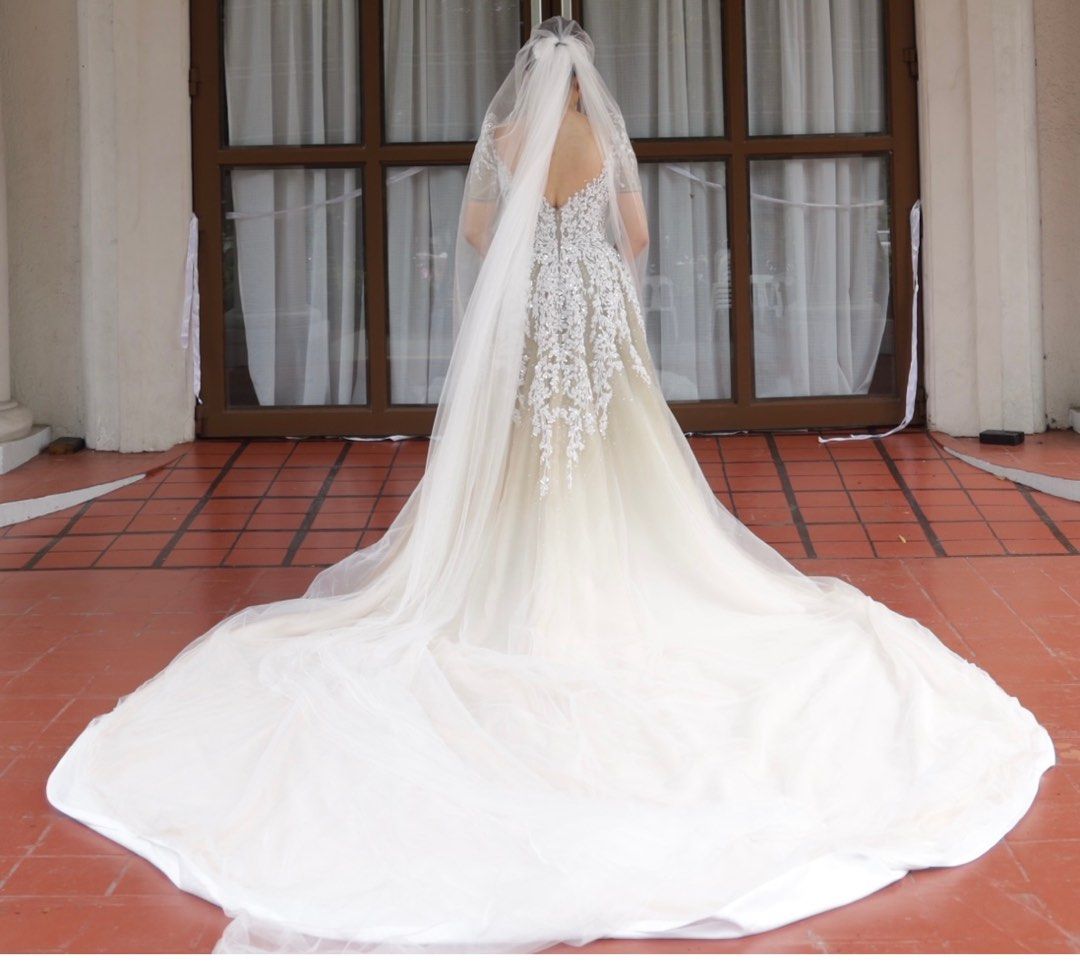 Mark Bride’s Manila wedding gown (Category: Evening dresses & gowns) located in Paranaque City. Submitted by yourcatseller (Listing ID 1388841194, Image 2). Description: Selling my Mark Bride’s Manila gown. Used once last August 2024. Includes: Gown with detachable sleeves (white and green ombre color) Primary veil Box Price 120 now only 30 Issue: for dry cleaning again Medium size Waist 28 Height 5'4 (+ 2 inches heels) Loc: Paranaque.