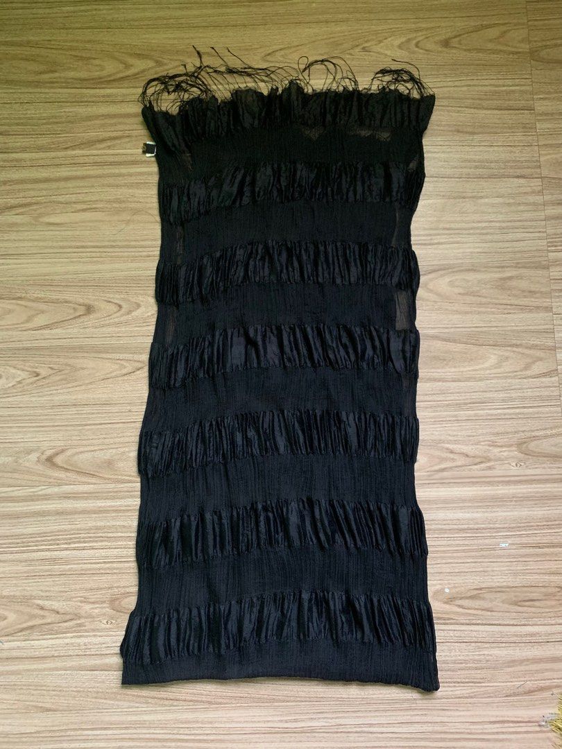 Mcm japan scarf (Category: Luxury Accessories) located in Cebu City. Submitted by fierce.vincent (Listing ID 1388841028, Image 1). Description: Mcm japan scarf Excellent 19 width 66 length 850 add sf.