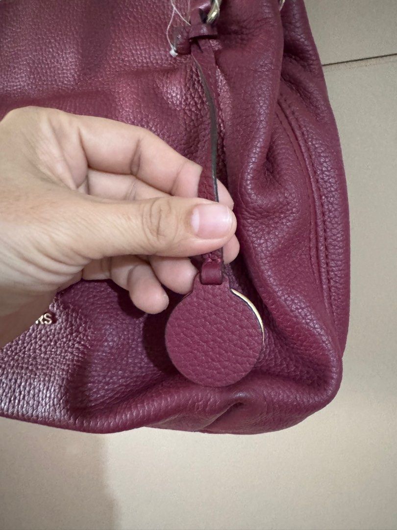 MK Two Way Bag (Category: Luxury Bags & Wallets) located in Mandaluyong City. Submitted by saffronaleximichiko (Listing ID 1388784039, Image 3). Description: MK Two way bag - original with paper and dust bag Many comparments Used 2-3x lang RFS: too many bags I have.