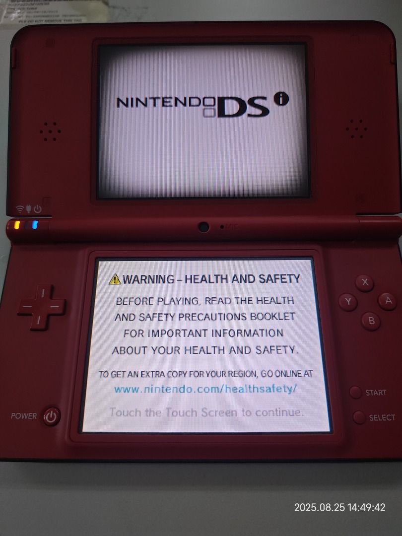 Nintendo DSi Mario edition (Category: Nintendo) located in Caloocan City. Submitted by francisab39358 (Listing ID 1388778795, Image 3). Description: Makinis pa yung mismong unit pero may defect lang sa upper screen dark corners pero kaya naman makapag laro. Pwede lagyan ng 4gb worth games. Lalamove or meetup around makati..
