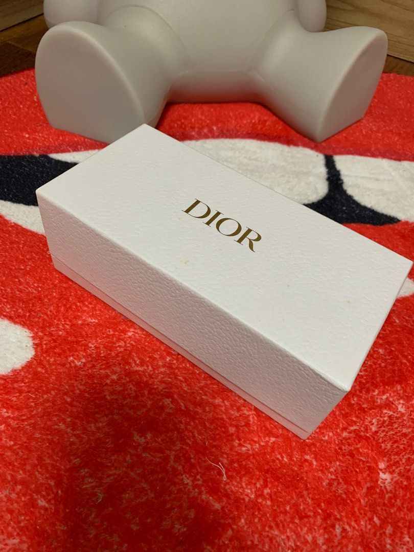 ORIGINAL DIOR BOX (Category: Luxury Accessories) located in Pasay City. Submitted by slashed (Listing ID 1388848776, Image 1). Description: BOX AND PAPER BAG BRAND: DIOR DIMENSION LENGTH : 20 CM HEIGHT : 7 CM WIDTH : 10 CM.