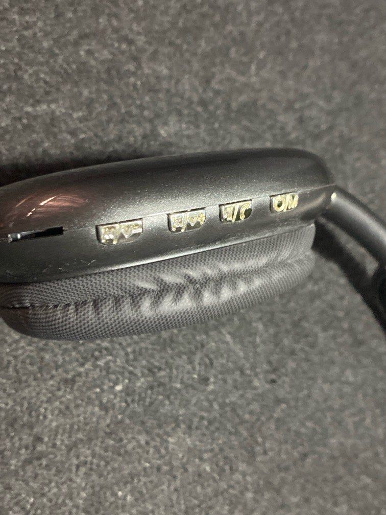 P9 wireless bluetooth headset (Category: Headphones & Headsets) located in Antipolo. Submitted by ci4riel (Listing ID 1388771287, Image 3). Description: not sure if still working but still can be use as display, be worn.