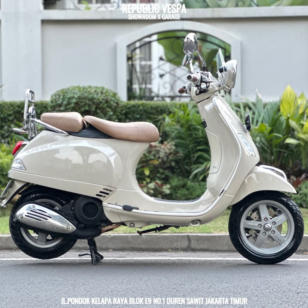 Vespa Jakarta Piaggio Vespa Lxv 125 2+ Hundred Vespa Vintage Fondo