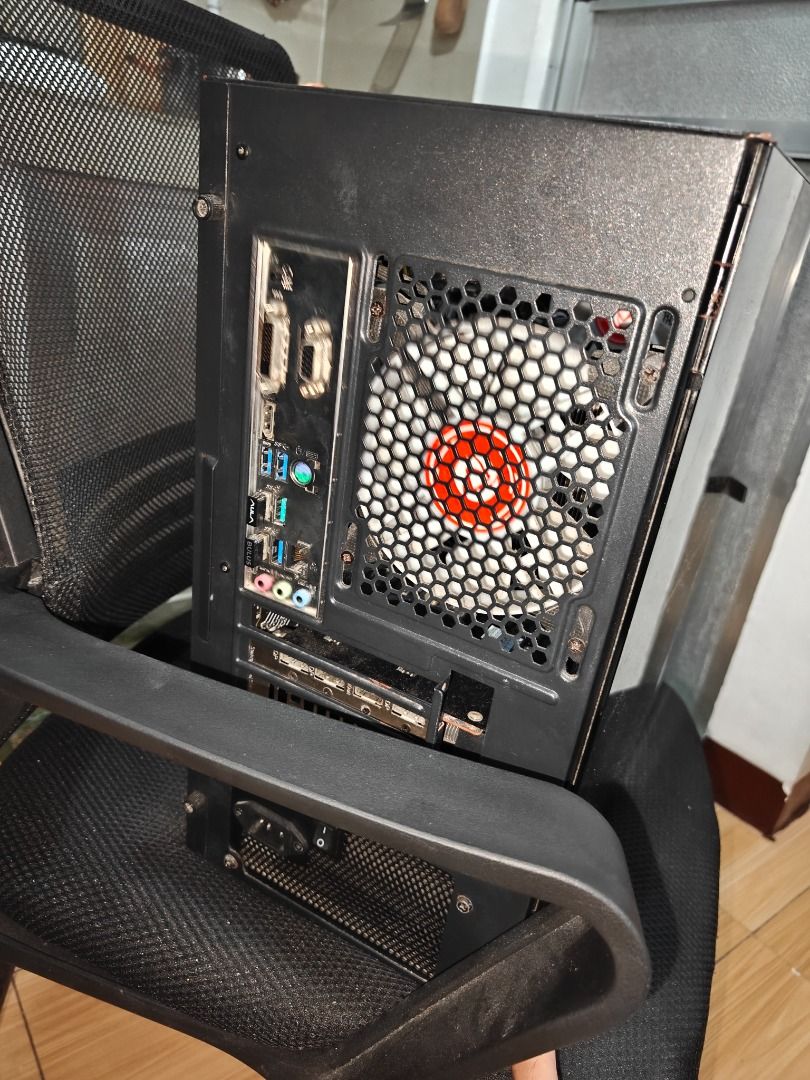 RYZEN 3 PC SETUP RUSH GAMING PC (Category: Desktops) located in Caloocan City. Submitted by superhypeee71172 (Listing ID 1388872673, Image 3). Description: For sale only As bundle Buy at ur own risk Message me if interested: 09532605165 BASA BASA BASA ISSUE: NOT WORKING ANG MOBO, natanggal yung isang parts nya habang naglilinis ako ng alikabok Kayo na po magpahinang. Andito pa yung part na natanggal please see pics WALA NA PO YUNG PAA NG CASE Kas