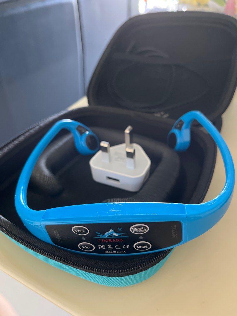Dorado Swimming Headphones with Charger63858159762306110