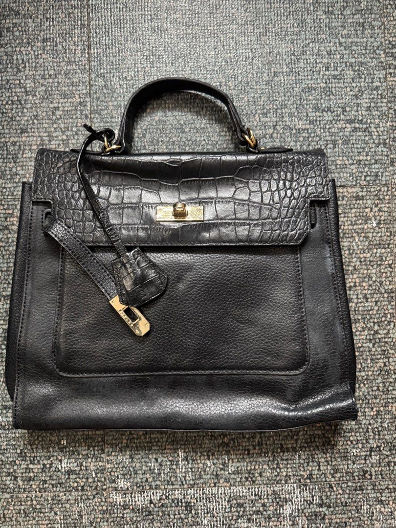 Sisley Bag (Category: Luxury Bags & Wallets) located in Quezon City. Submitted by candyclosetph (Listing ID 1388838329, Image 1). Description: Hermes like design .