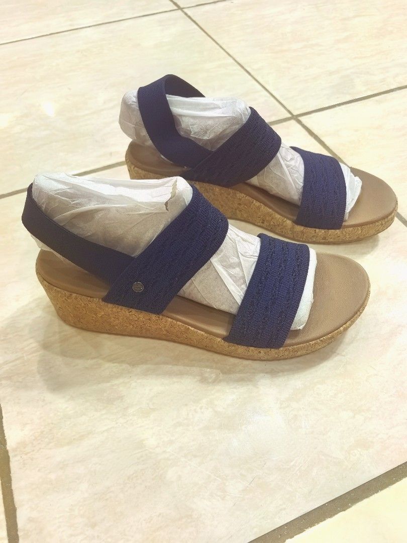 Skechers Navy Blue sandals arch (Category: Heels) located in Iloilo. Submitted by kajoy99 (Listing ID 1388782487, Image 3). Description: Never been used Price negotiable if PAYO Size: Women's US 9.