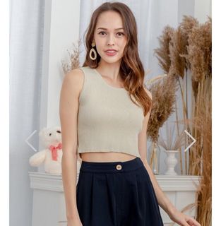 (Category: ) located in . Submitted by clearhercloset (Listing ID 1388750986, Image 1). Description: .