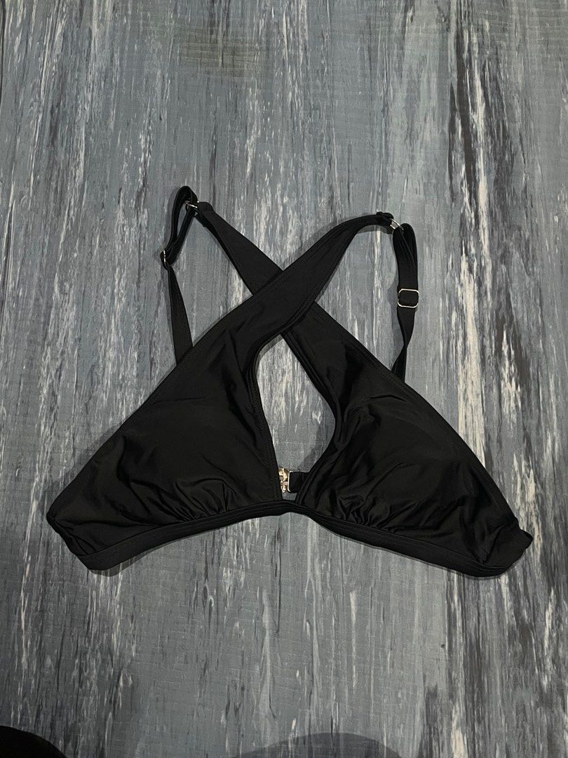 Swimsuit top (MEDIUM) (Category: Bikinis & Swimsuits) located in Makati City. Submitted by superjaa (Listing ID 1388777131, Image 1). Description: Never been used. .
