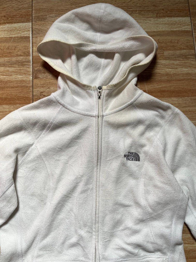 THE NORTH FACE fleece jacket (Category: Coats, Jackets and Outerwear) located in San Carlos. Submitted by declutteringv1 (Listing ID 1388759921, Image 2). Description: (inches) width 20 length 25 need wash pm for more info..