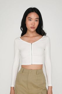 (Category: ) located in . Submitted by clearhercloset (Listing ID 1388751938, Image 1). Description: .