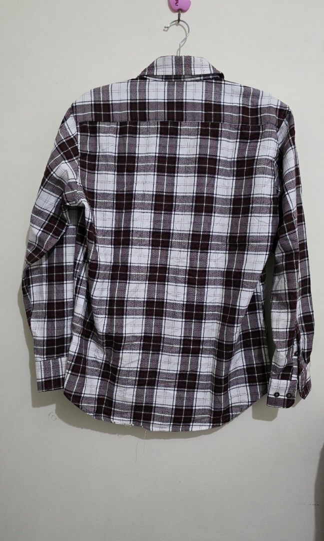 U & Shark Button Down Plaid Shirt (Category: Formal Shirts) located in Mabalacat. Submitted by enoscep (Listing ID 1388761492, Image 2). Description: Slight discoloration near buttons (See photo) W:20" L:28" ☆rfs: decluttering ☆mop: bpi, bdo, gcash ☆mod: j&t ☆no return, refund, or exchange.