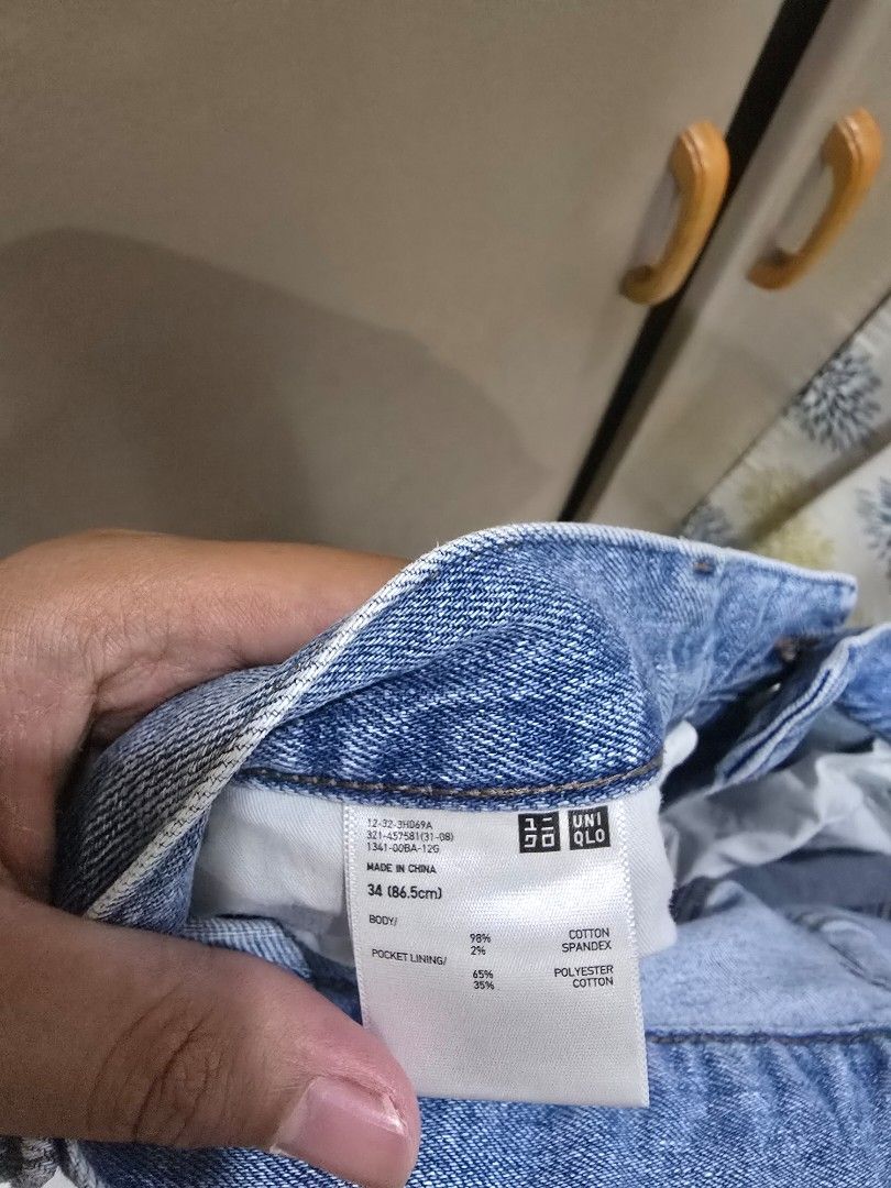 Uniqlo Distressed Slim Jeans (Category: Jeans) located in Quezon City. Submitted by alied20 (Listing ID 1388904472, Image 2). Description: .